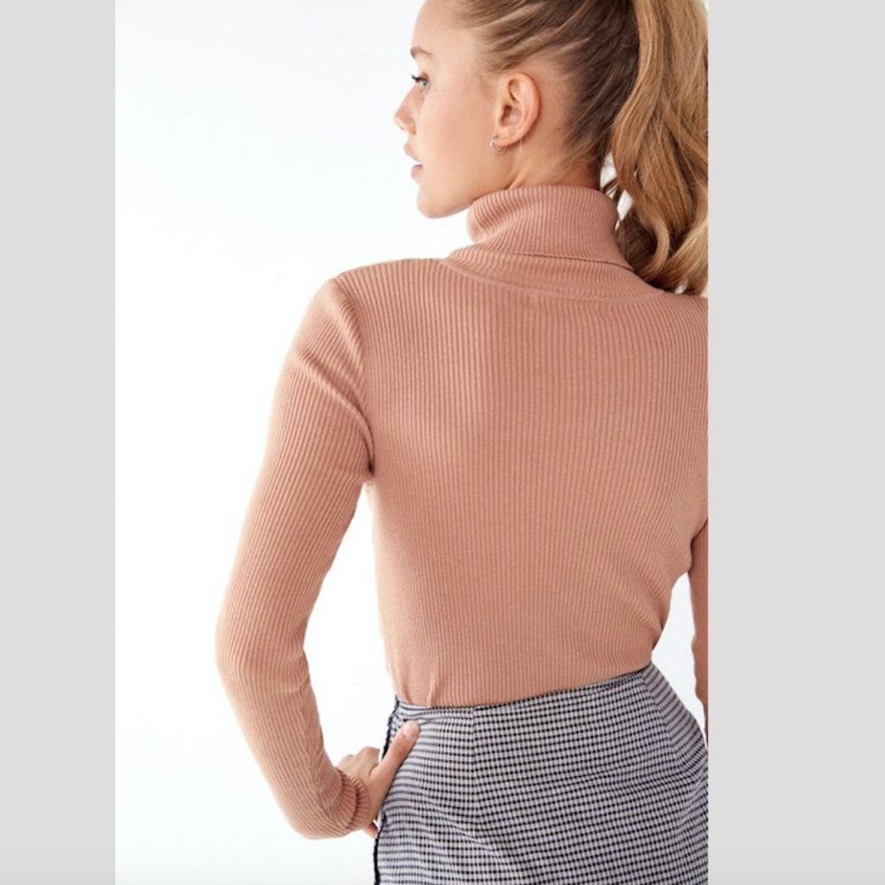LAST DAY UO Lightweight Turtleneck Shirt Beige L